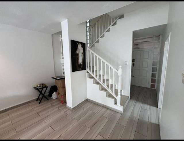 2 BEDROOM APARTMENT FOR SALE IN ESSENWOOD